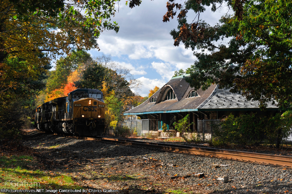 CSX 479 Pulls M426 Past the old station